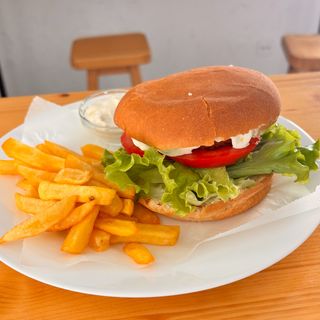 Burger sa ribom + pomfrit + tar tar sos 400g