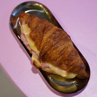 Kroasan Šunka–Sir