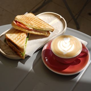 Cappuccino S i sendvič