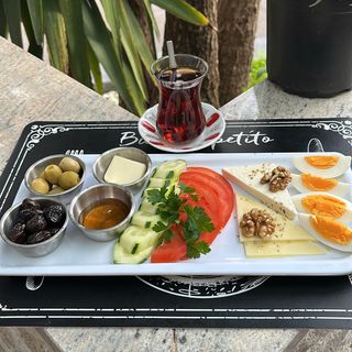 Kahvaltı tabağı (breakfast plate)