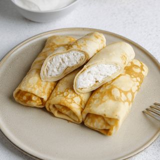 Palacinke sa mladim sirom 2 kom