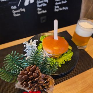 Cheeseburger &Pivo