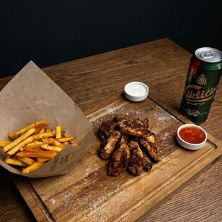 Pileća krilca + 250g pomfrita + pivo
