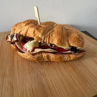 Slani kroasan sa pršutom 200gr