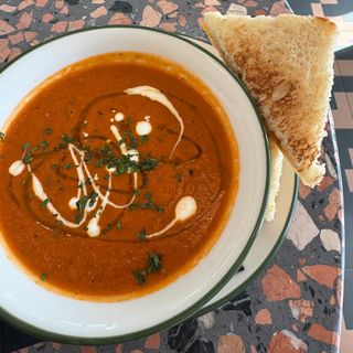 Supa dana uz tost sa sirom