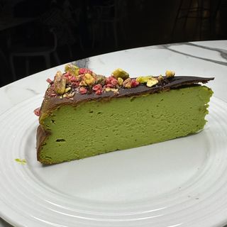 Čizkejk San Sebastijan Pistaći