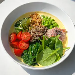 Bowl sa Lososom i Kinoom