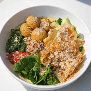 Vegetarijanski bowl sa falafelom
