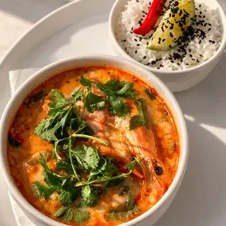 Tom yam sa morskim plodovima