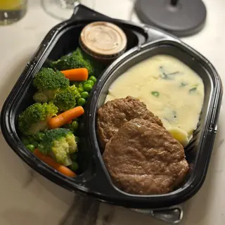 Lunch box sa jetrenim uštipcima i pire krompirom