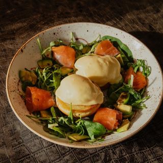 Jaja Benedikt sa lososom 300g