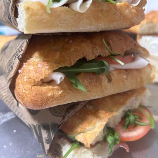 Sendvic fokaca prsuta