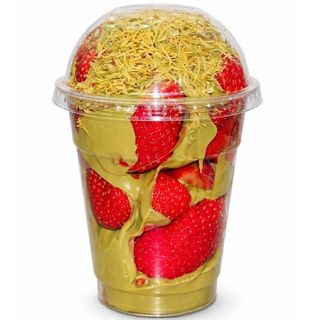 XXL Pistachio Strawberry Crunch Cup