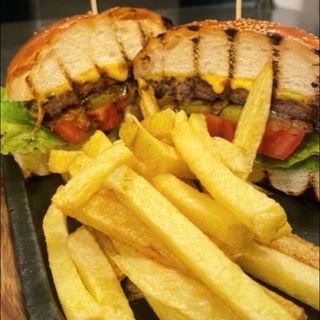 2x smash burger and french frıes