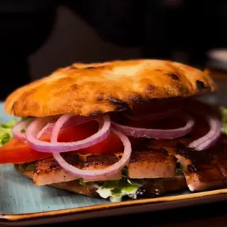 Slanina u domaćoj lepinji