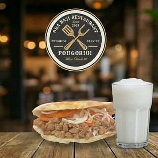 Ekmek arası dana kavurma+ayran/Goveđi gulaš u hlebu+arian