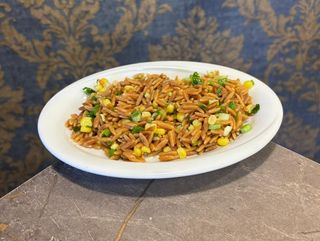 arpa şehriye salatası/salata od ječmenih rezanaca