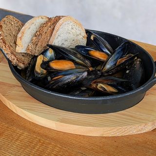 Mussels with Tom Yum sauce