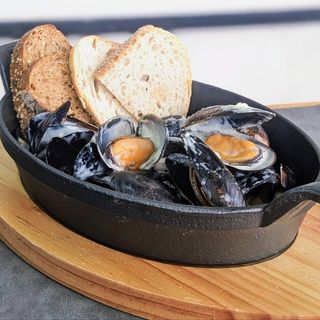 Mussels with Dorblu sause