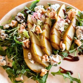 Pear & Gorgonzola Salad