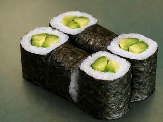 Avokado maki 150g (6 kom)