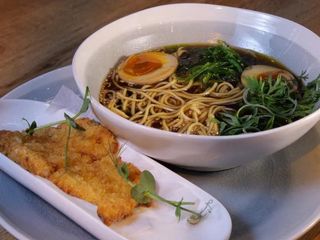 ramen sa piletinom+hend rol sa lososom