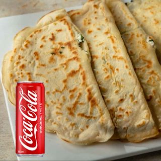Pita iz tiganja sa sirom + cola