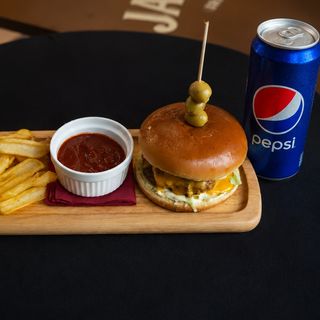 Burger Ribnica + Pepsi