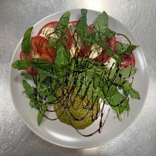 SALATA CAPRESE / SALAD CAPRESE (275g) SALATA CAPRESE / SALAD CAPRESE (275g)