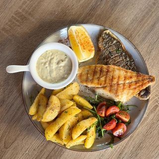 FILE ORADE SA PEKARSKIM KROMPIROM / SEA BREAM FILLET WITH BAKED POTATOES (350 g)