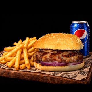 Balkanski gurmanski kombo – burger sa pomfritom + sok