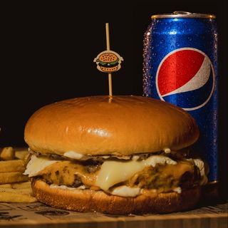 ČIZBURGER KOMBO - Čizburger sa pomfritom + Sok