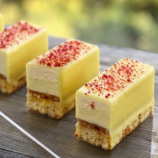 Mousse desert mango-passion fruit