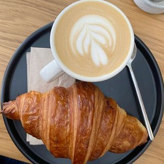 Croissant Classical with cappuccino 350 ml