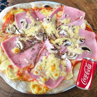 Pizza Capricciosa + Coca Cola 0,33