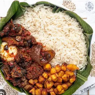 WHITE RICE X SAUCE X BEAF X  EGG X PLANTAIN 