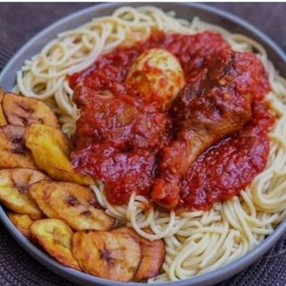 WHITE SPAGHETTI X FRIED MIXED TOMATO SAUCE X BEAF X PLANTAIN 