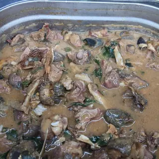600ml bowl of white soup with 4 pcs of assorted meat.