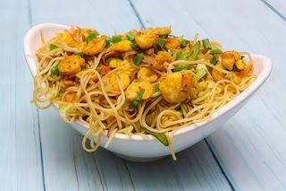 Lamb Hakka Noodles - Medium Pack (650ML) + 1 Drink