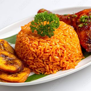 JOLLOF RICE - CHICKEN - PLANTAIN