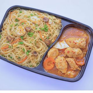 Singapore noodles and meat combo