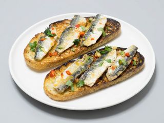 Bread & Sardine +Tea