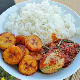 White rice, pomo,boiled egg, fried plantain 