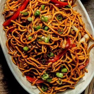Veg Hakka Noodles - Medium Pack (650ML) + 1 Drink