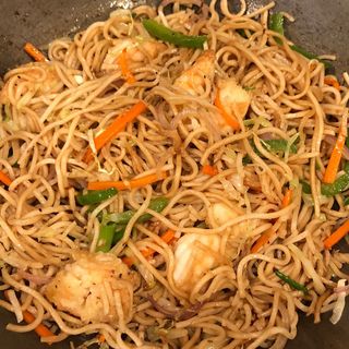 Sea Food Singapore Noodles - Medium Pack (650ML) + 1 Drink