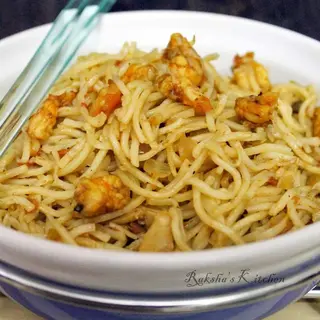 Fish Singapore Noodles - Medium Pack (650ML) + 1 Drink