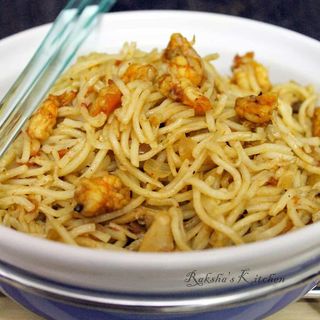 Fish Singapore Noodles - Medium Pack (650ML) + 1 Drink