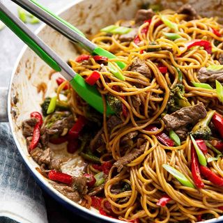 Assorted Meat Spaghetti Noodles - Medium Portion ( 650ML Pack)