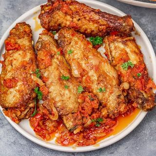 Peppered turkey wings and fries