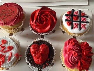Box of 6 Val Themed Cupcakes
